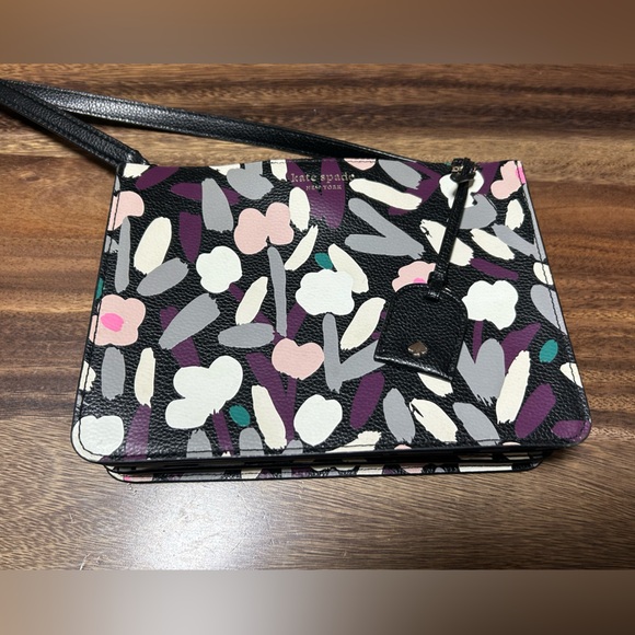 kate spade Handbags - EUC GORGEOUS KATE SPADE EVA TRIPLE GUSSET CROSSBODY BAG